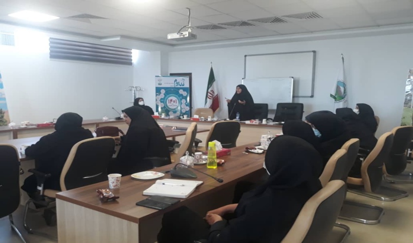 برگزاری دوره آموزشی عفاف و حجاب و تجلیل از بانوی نمونه در اداره کل منابع طبیعی و آبخیزداری استان البرز