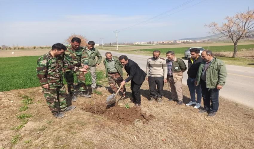 رئیس منابع طبیعی و آبخیزداری منابع طبیعی کرج از برگزاری آیین روز هوای پاک در دبستان دولتی تزکیه ناحیه یک این شهرستان کرج خبر داد.