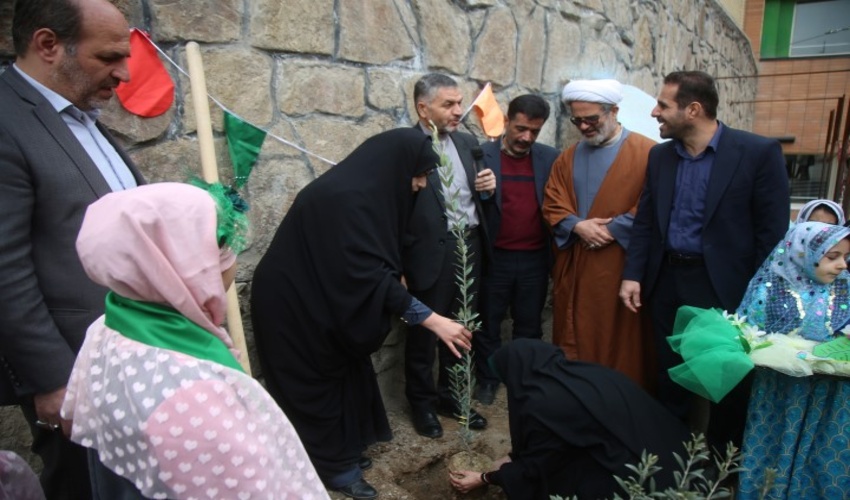 خدمت رسانی به بشر وظیفه ذاتی و انسانی است.