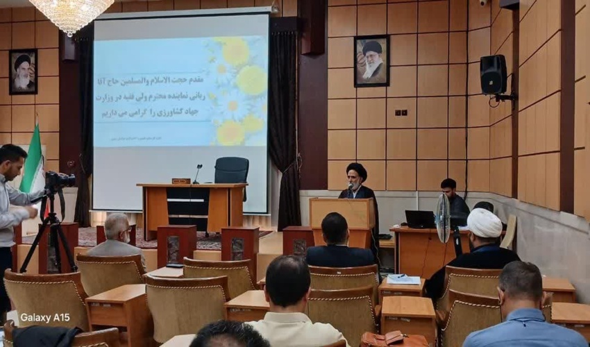 رئیس منابع طبیعی و آبخیزداری ساوجبلاغ از مناطق جنگلکاری و بوستان های روستایی این شهرستان بازدید نمود