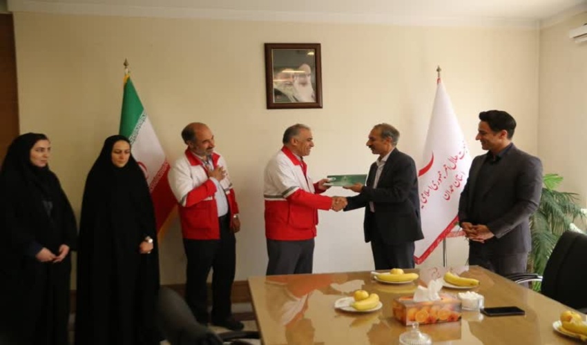 روحانیون و حوزه علمیه در ترویج کاشت یک میلیارد درخت نقش به سزایی دارند