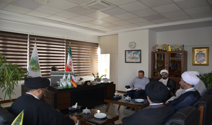 جلسه مشترک  «کاشت یک میلیارد درخت» اداره کل منابع طبیعی با حوزه علمیه برادران استان البرز