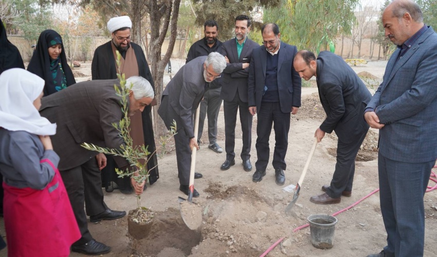 پویش کاشت 5 هزار اصله نهال در مدارس استان البرز همزمان با سراسر کشور به یاد شهدای غزه 