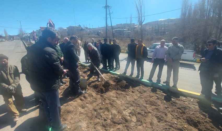 آیین رونمایی از تمثال شهدای طالقان در مراسم نهالکاری روستای  گلینک طالقان برگزار شد