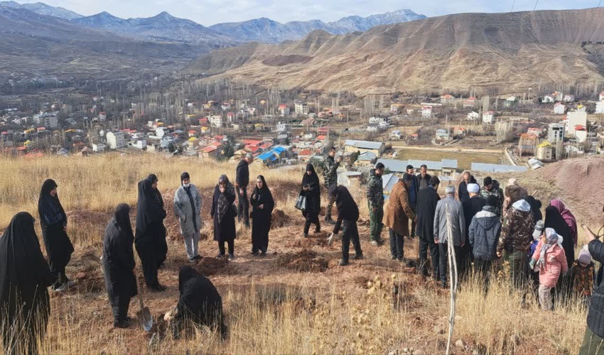 پویش درختکاری در سایه مادر به مناسبت ولادت حضرت زهرا(س) در شهرستان طالقان برگزار گردید