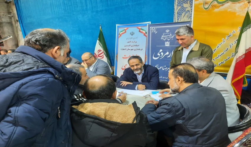 میز خدمت اداره منابع طبیعی و آبخیزداری اشتهارد در مصلی نماز جمعه 