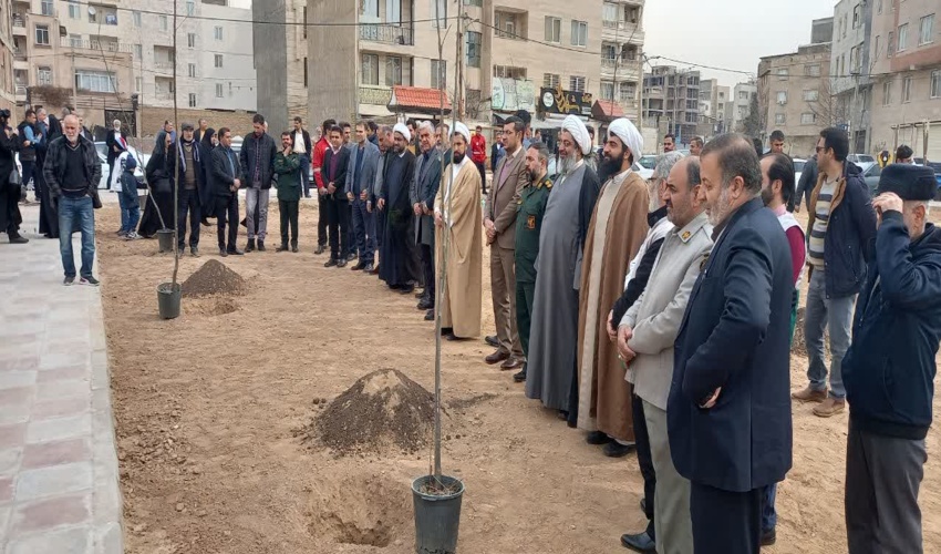 پویش «جان ایران» در هشتگرد؛ ۳۰۰ اصله نهال در بوستان شهید باکری غرس شد